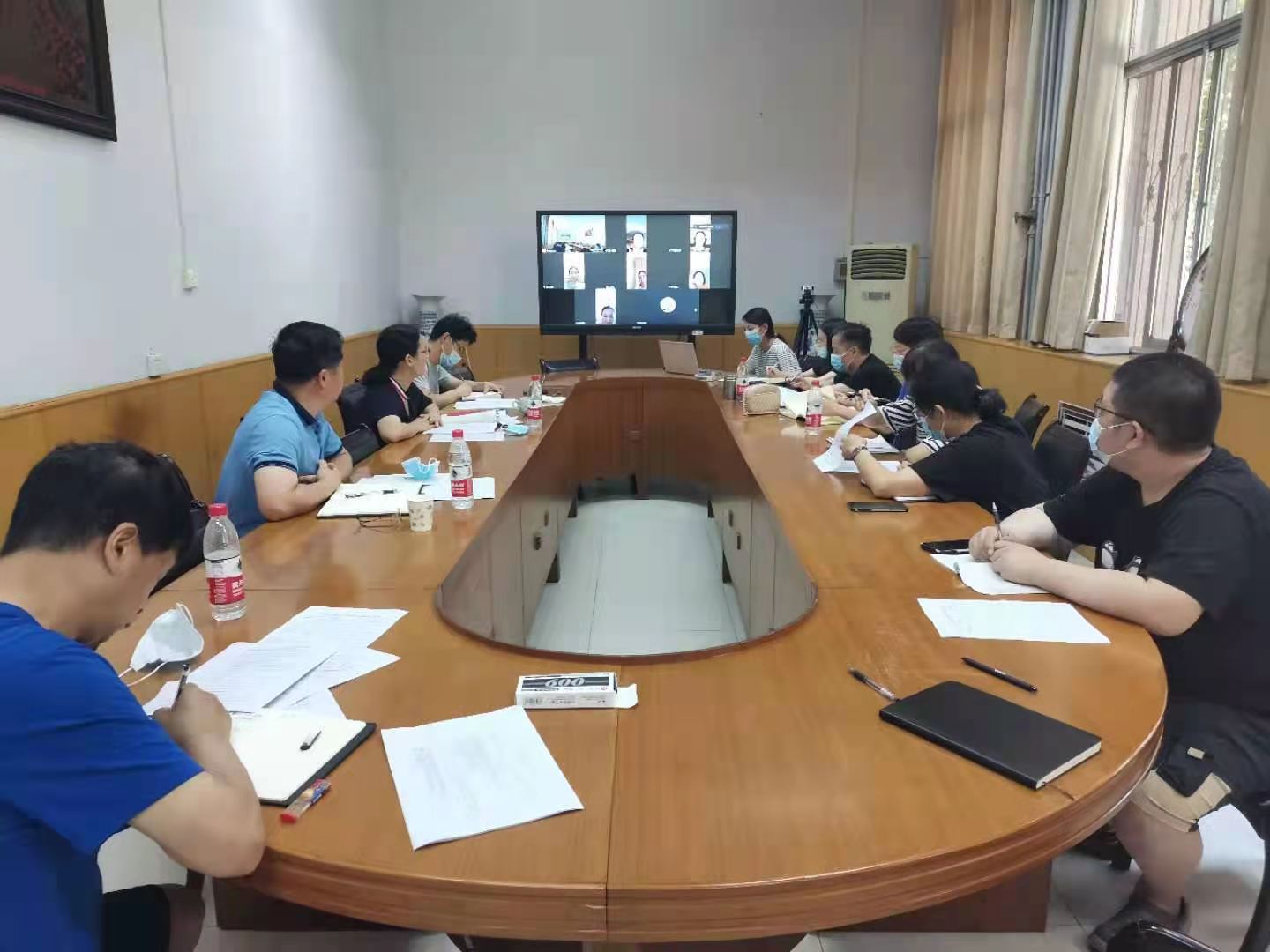 图书馆召开疫情防控工作专题会议1.jpg