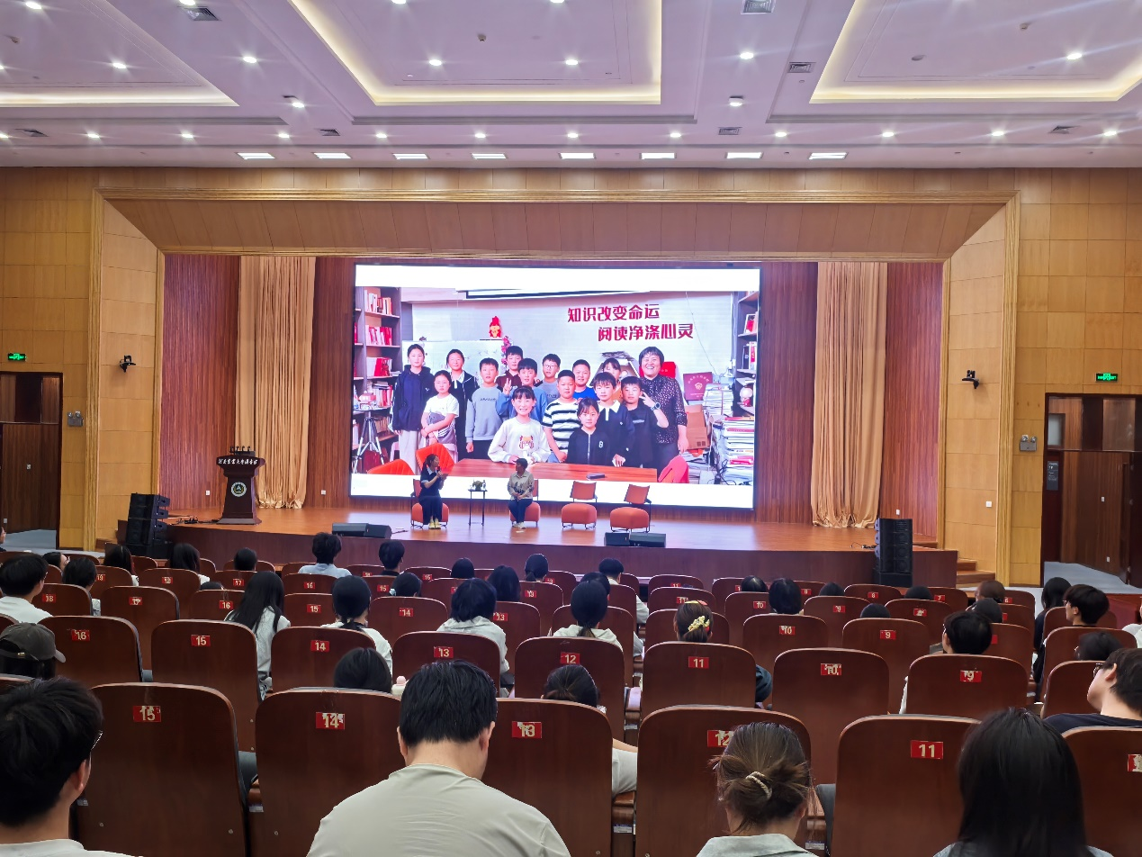 全国人大代表李翠利来我校讲述乡村阅读推广之路1.png 全国人大代表李翠利来我校讲述乡村阅读推广之路1.png