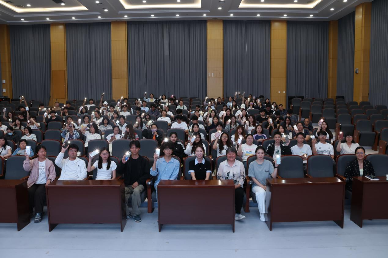 全国人大代表李翠利来我校讲述乡村阅读推广之路4.png 全国人大代表李翠利来我校讲述乡村阅读推广之路4.png